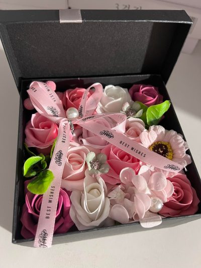 Flower box Czarny kwadrat zamykane Różowy