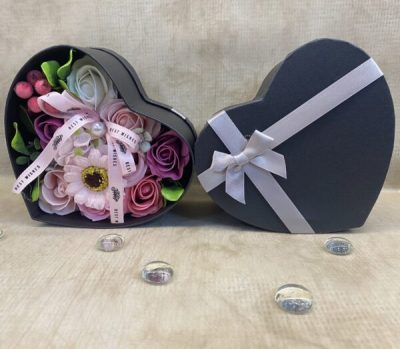Flower box Czarny serce zamykane Różowe